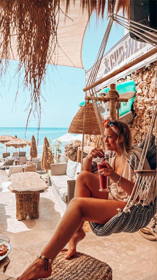 Cubaneros Holiday Inn ラガナス エクステリア 写真